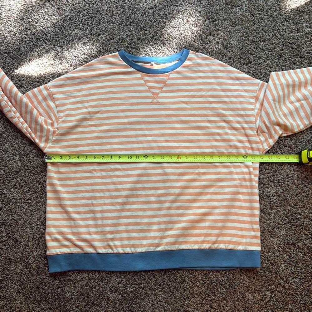 Boutique sweat shirt - Picture 3 of 5